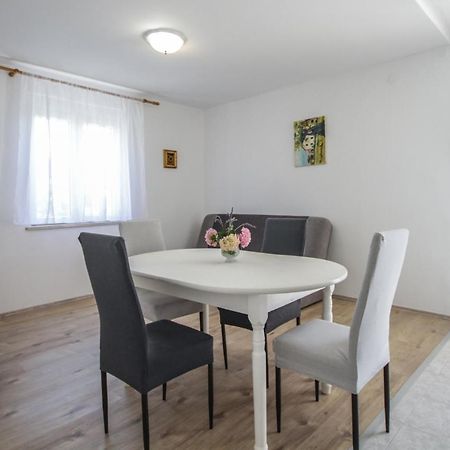 Apartment Tosca With Parking Rovigno Esterno foto