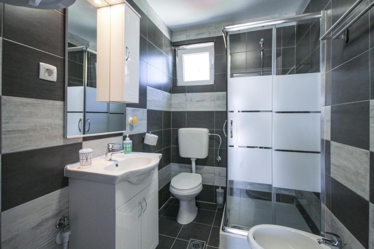 Apartment Tosca With Parking Rovigno Esterno foto
