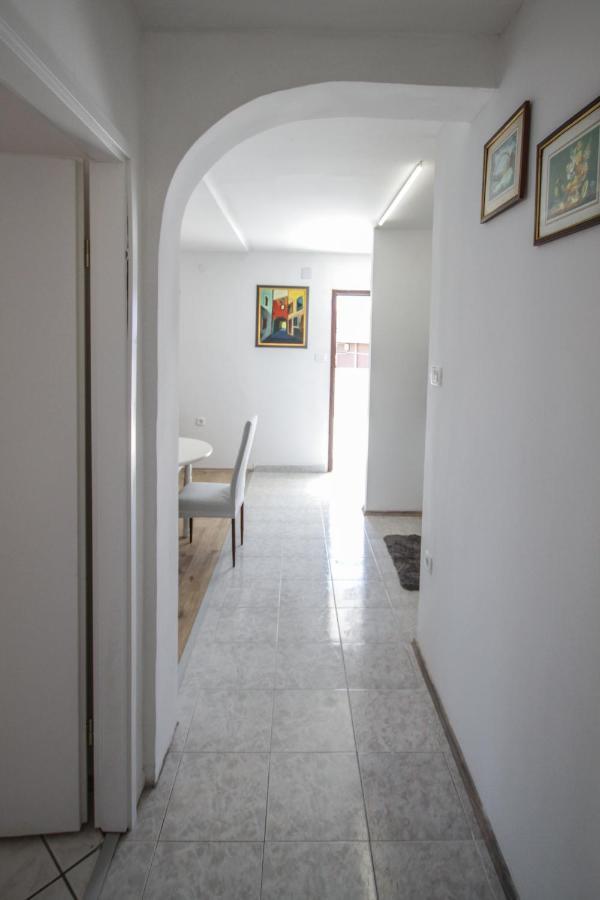 Apartment Tosca With Parking Rovigno Esterno foto