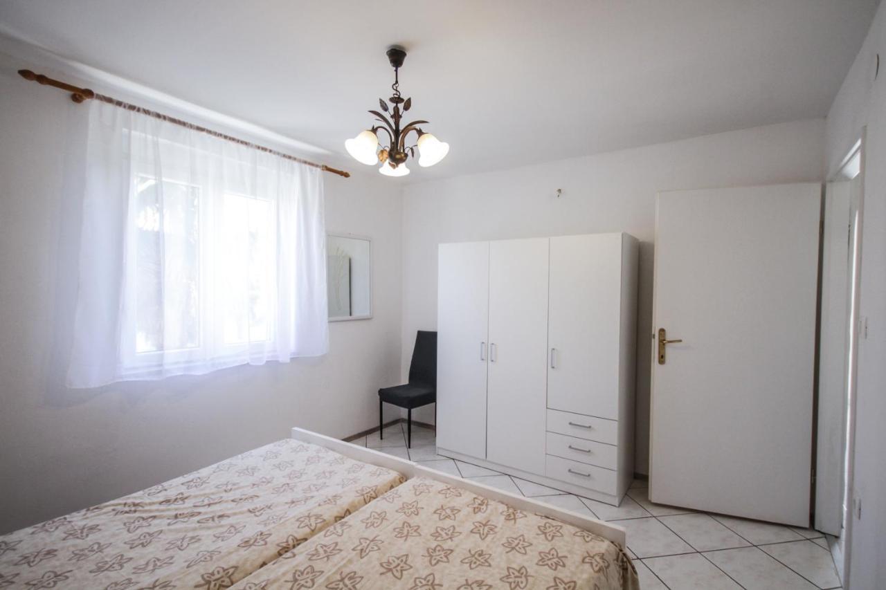 Apartment Tosca With Parking Rovigno Esterno foto